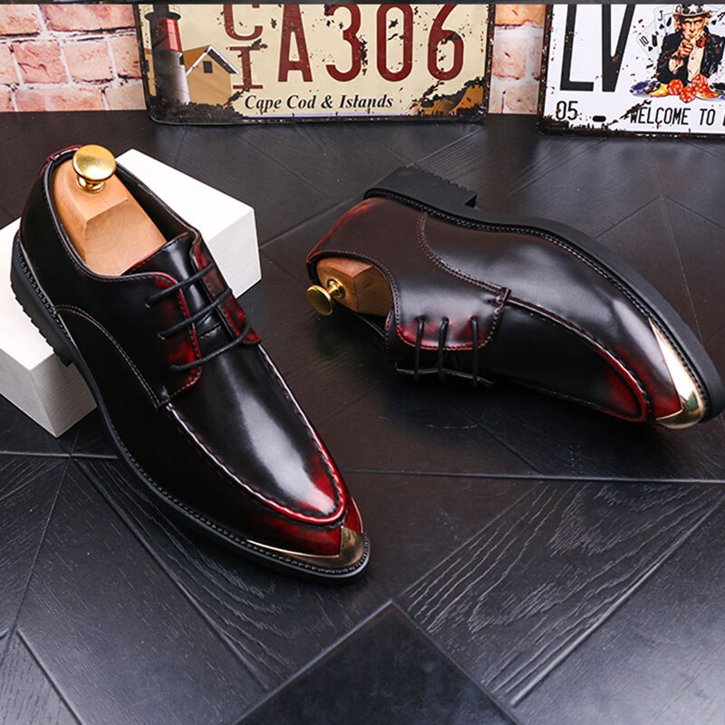 Italiensk stil män läderskor svart/röd affärsklänning skor läder snörning spetsig tå liten metallspets formell zapatos hombre