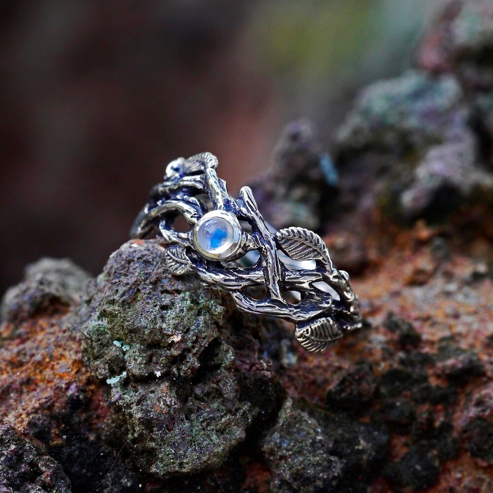 Anillo con incrustaciones de piedra de media luna, rama de oro negro, metal retro, hoja negra teñida, adecuado para y boda