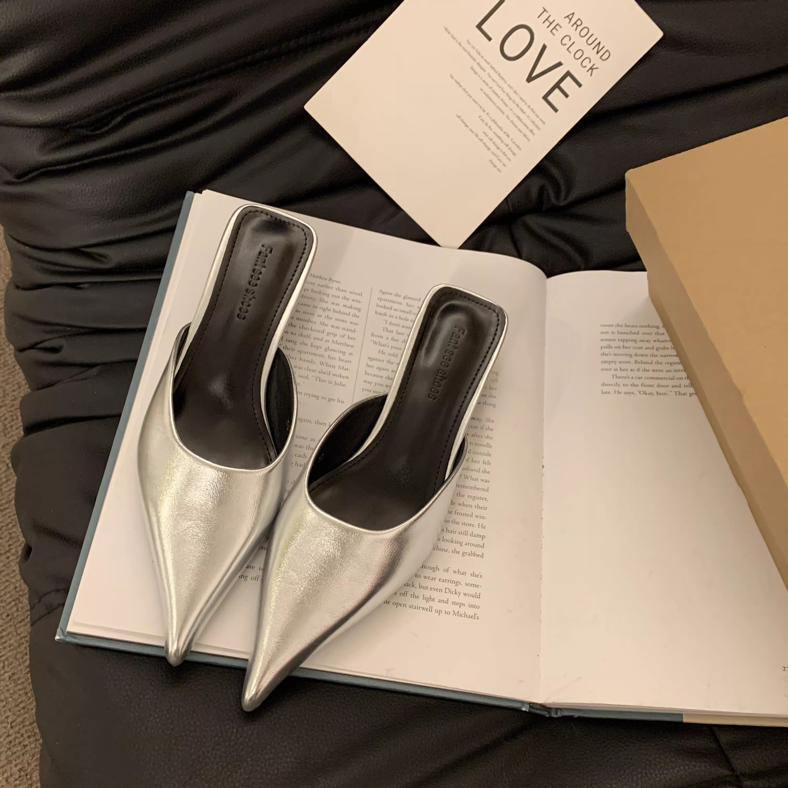 2024 Lente Puntige Neus Vrouwen Muiltjes Slipper Mode Candy Kleur Dames Elegante Jurk Sandaal Vierkant Lage Hak Slip Op Dia 'S Schoenen
