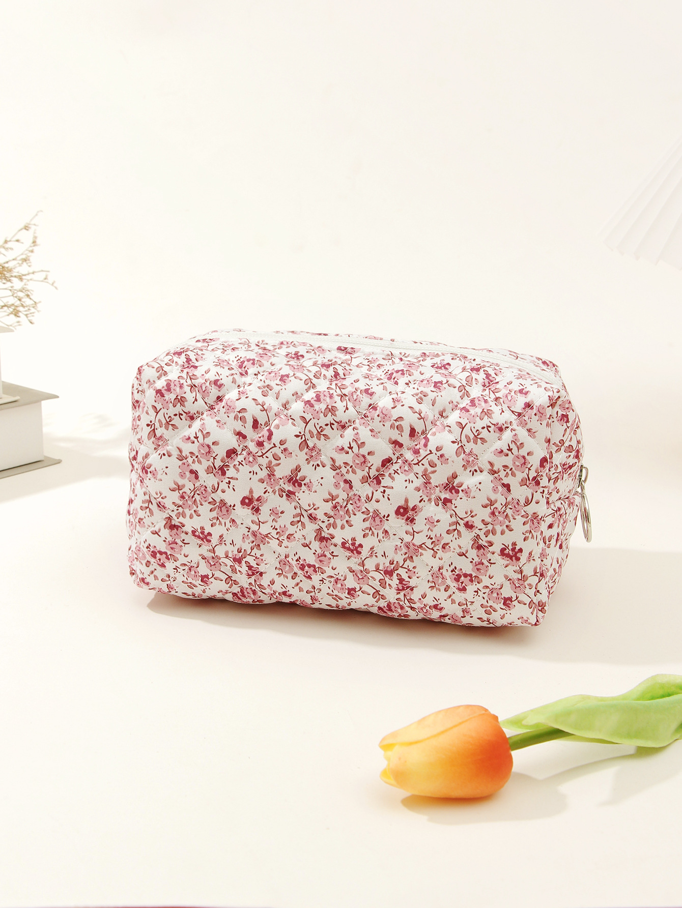Quilted Makeup Bag Floral Cosmetic Bag Aesthetic Cute Travel Toiletry Bag Organizer cotton Makeup Brushes Storage Bag