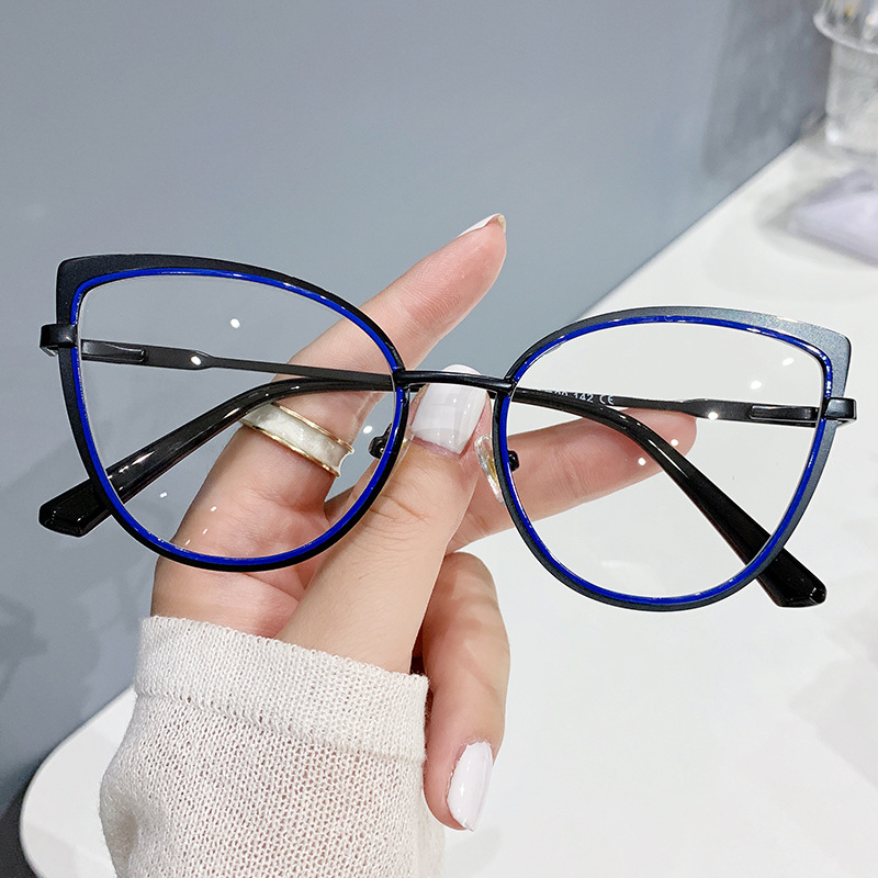 Gafas Retro con forma de ojo de gato para hombre y mujer, lentes ópticas de Metal, montura triangular a la , antiluz azul