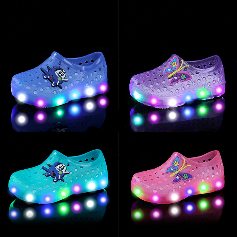 estilo, sandalias deportivas de playa para niños y niñas, zapatos de verano para niños con luz LED, sandalias con agujeros, zapatillas de deporte de de para niños en 4 colores