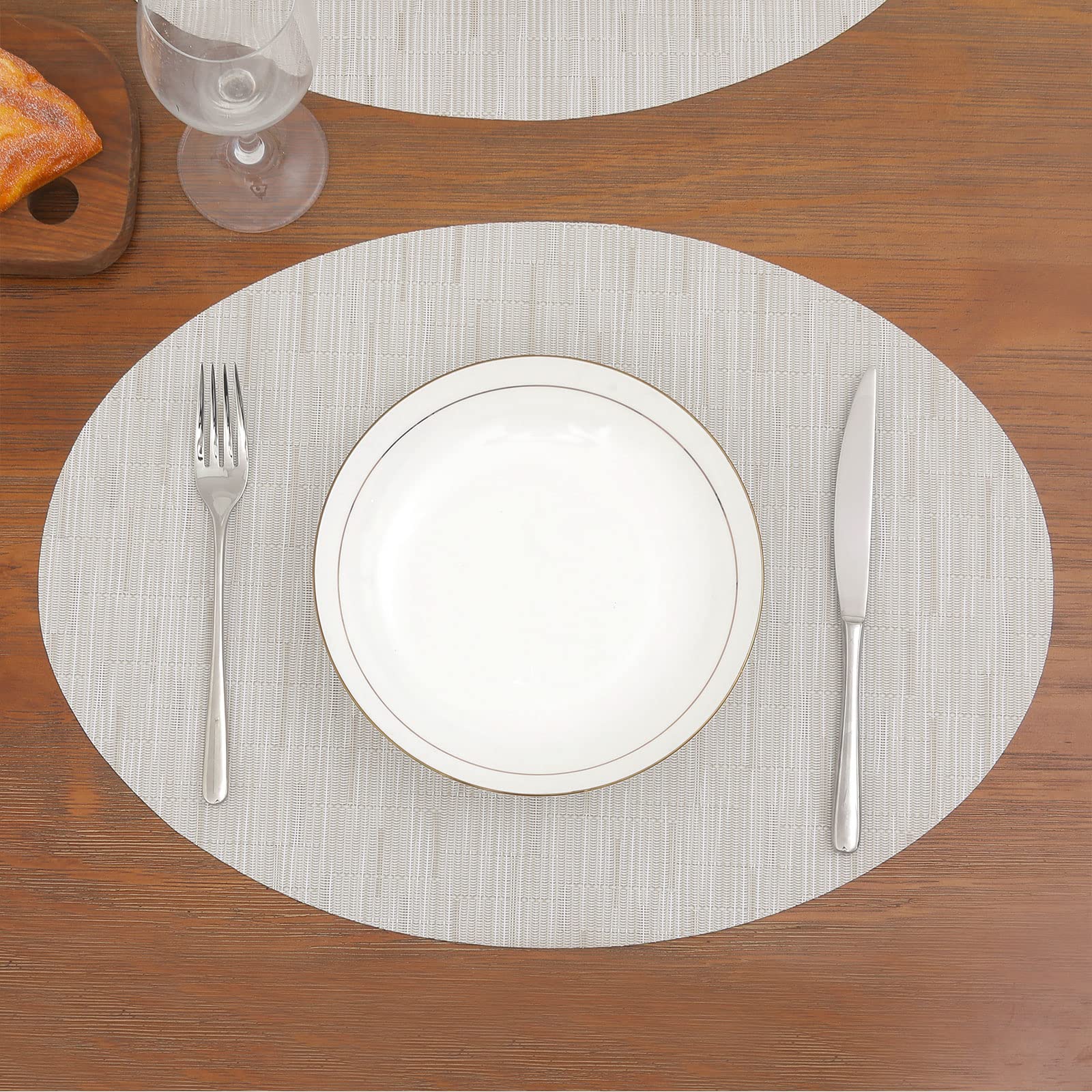 Oval Placemats Set of 4,PVC Vinyl Weave Place Mats,Wipeable Dining Table Placemats,Heat Resistant Table Mats,Indoor and Outdoor
