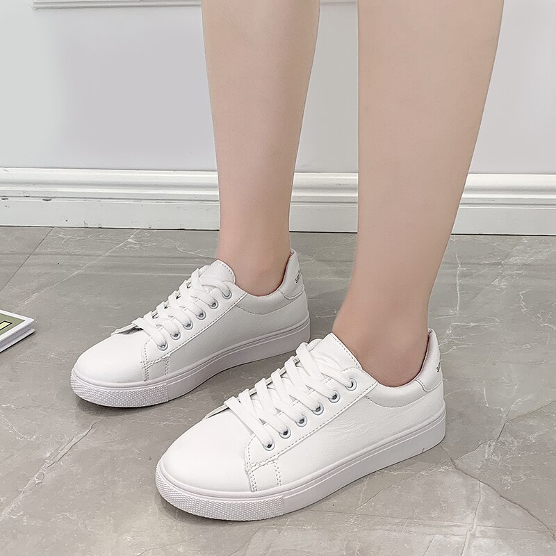 Goedkope damesschoenen witte schoenen dames lente wilde platte band casual schoenen sneakers enkele schoenen dames student