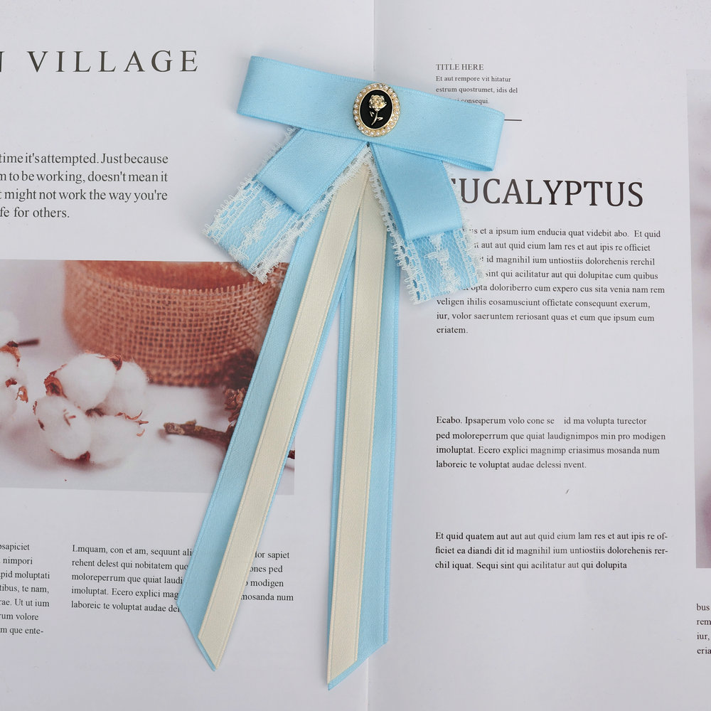 Kvinder vintage forudbundet slipsbroche imiteret diamantsmykker bånd butterfly corsage til skjortekrave tøj: Beige