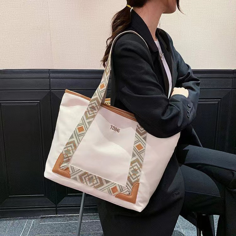 Borsa in Nylon femminile grande capacità 2022 nuova moda alla moda studente semplice stampa borsa a tracolla giapponese selvaggio pendolare Tote Bag