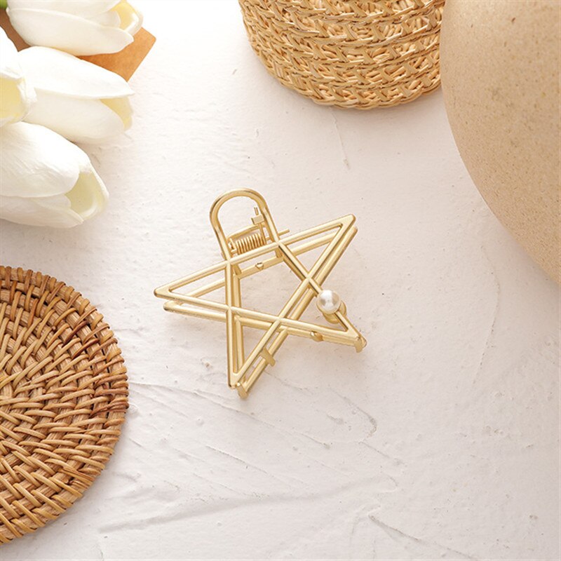 HUANZHI Korean Geometry Star Shell Gold Color Metal Simple Hollow Grip Claw Hair Clip for Women Girls Bath Accessories: 1