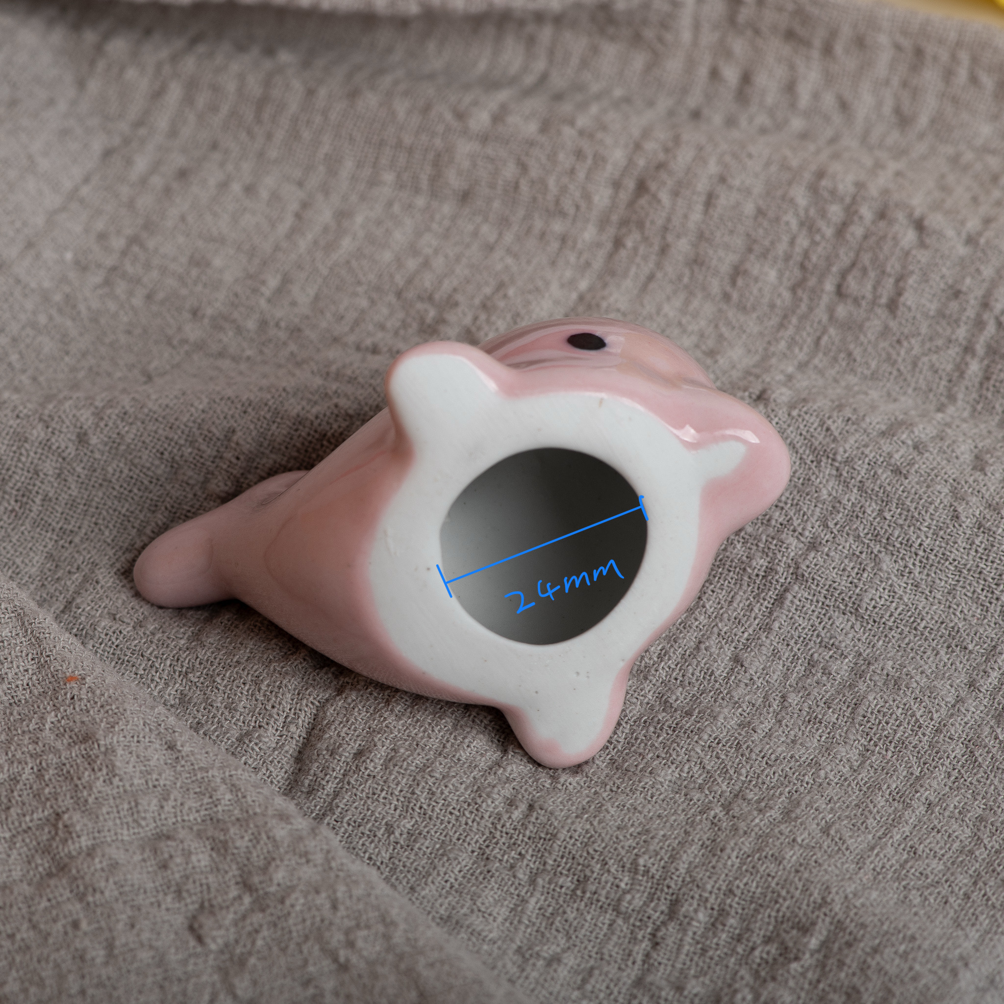 Figurine de dauphin en céramique faite à la main, ornement de bureau mignon, décoration de table pour la maison, le bureau et les idées S00140