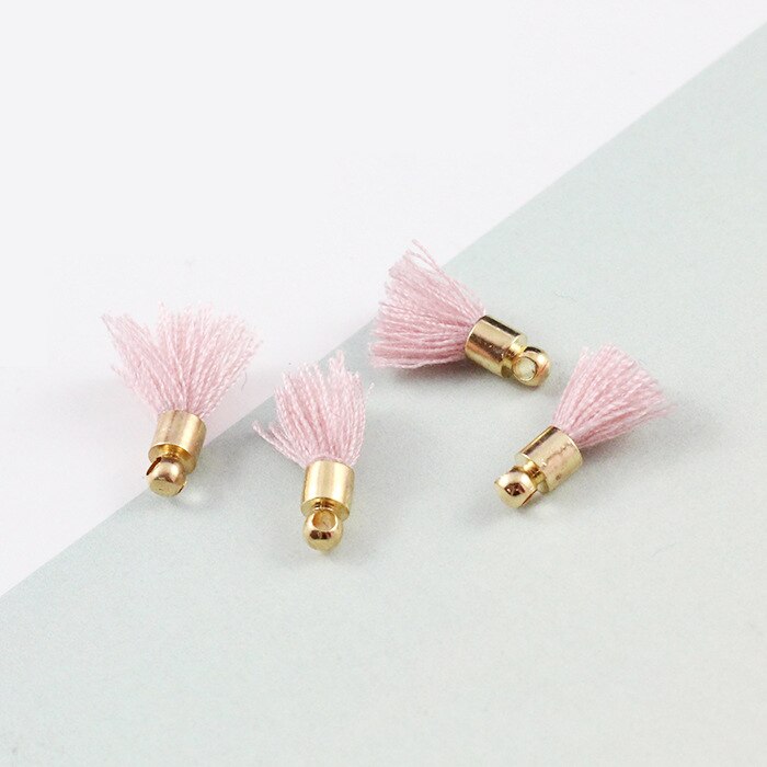 10 st 1.5cm mini bomullstråd tofsar med hattar pysseltillbehör dekorativa smycken armband halsband nyckel mobiltelefon hänge: Rosa