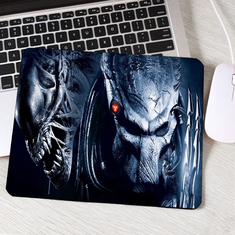 Small Mouse Pad Predator Warrior Pattern Alien Monster Printed MousePad Mats Laptop Computer Desk Mats For Player: 1 / 18x22cm