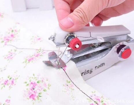 1Pcs Mini Manual Sewing Machine Portable Compact Easy To Operate Durable Beautiful Practical Needlework Tool ZXH