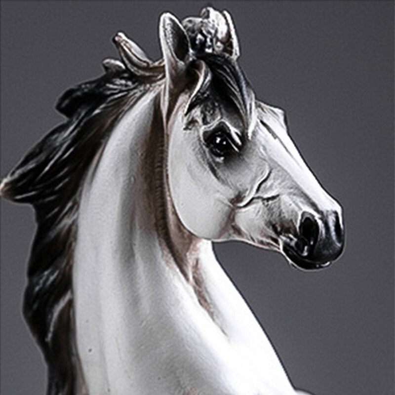 Europeisk harpiks hest statue dekorasjon stue kontor ornament hest figur hjem tilbehør hest skulptur moderne kunst