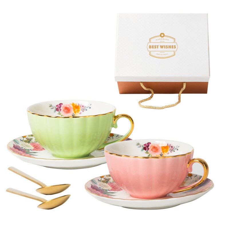 Wourmth-Juego de tazas y platillos de café de lujo europeo, tazas de té de flores Retro con borde dorado, cerámica, de boda para parejas