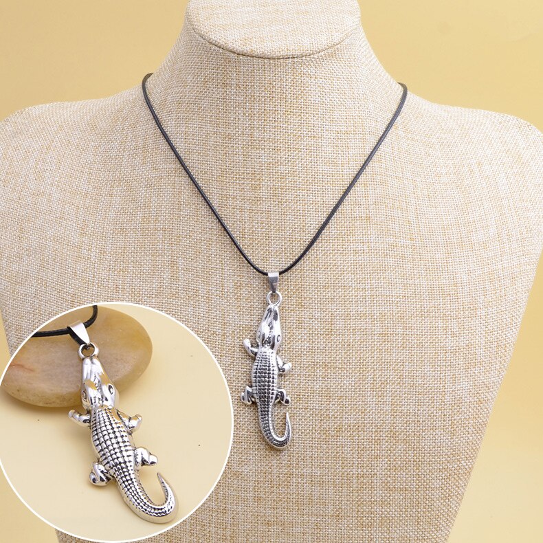 Moda bonito e fino titânio aço crocodilo pingente corda colar para senhora