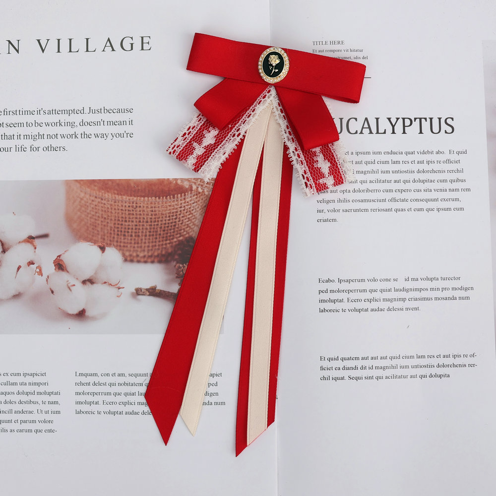Kvinder vintage forudbundet slipsbroche imiteret diamantsmykker bånd butterfly corsage til skjortekrave tøj: Elfenben