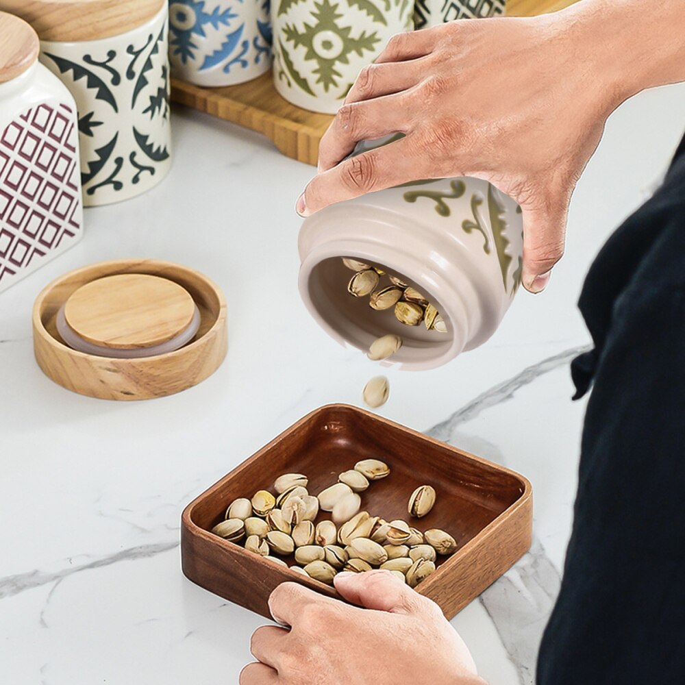 Ceramic Grain Canister Food Kitchen Sealed Storage Container Empty Storage Jar Dried Fruit Jar with Wooden Lid (Red)