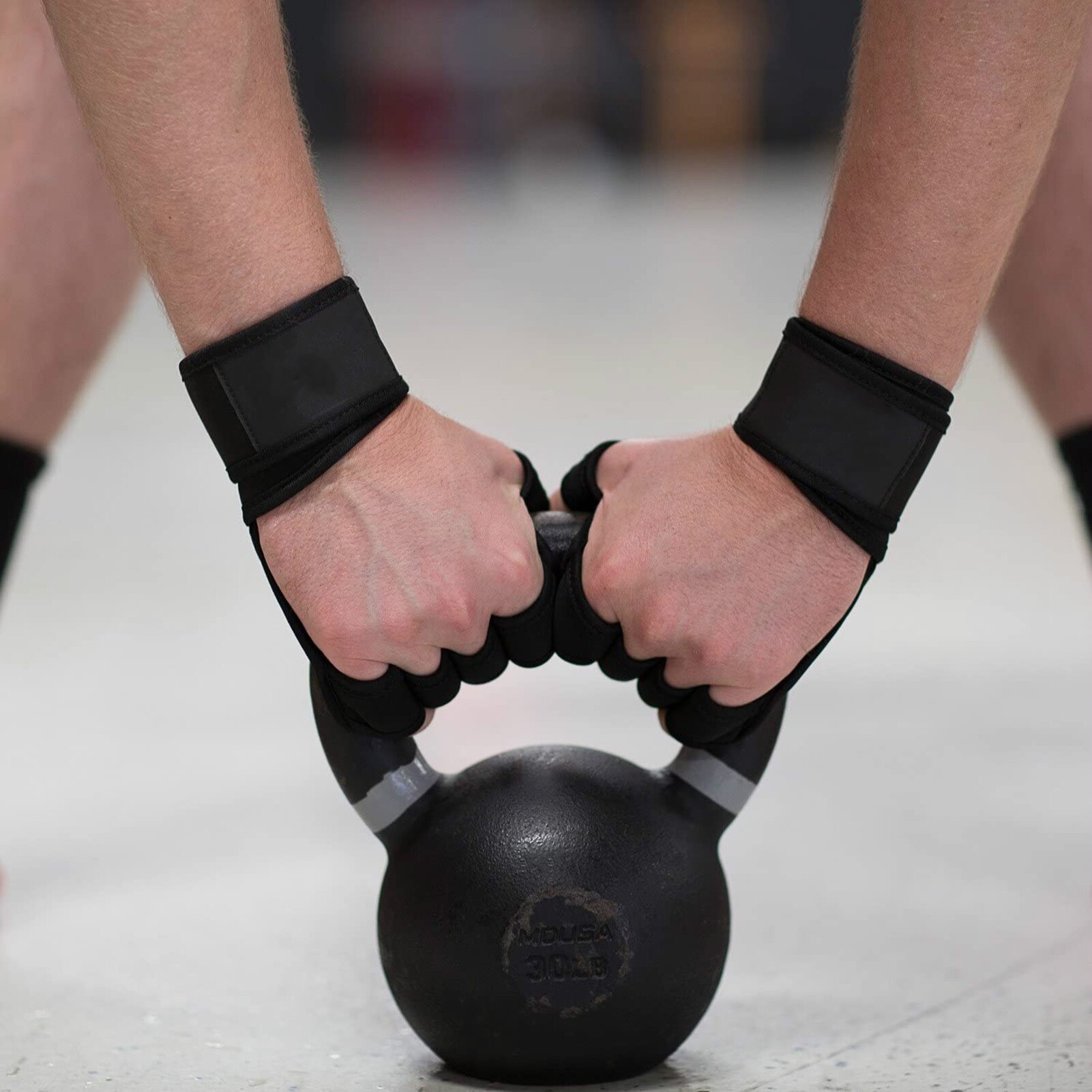 Vægtløftningshandsker med håndledsstøtte og pligt siliciumgreb sort kraft letvægts crossfit-udstyr til mænd og kvinder