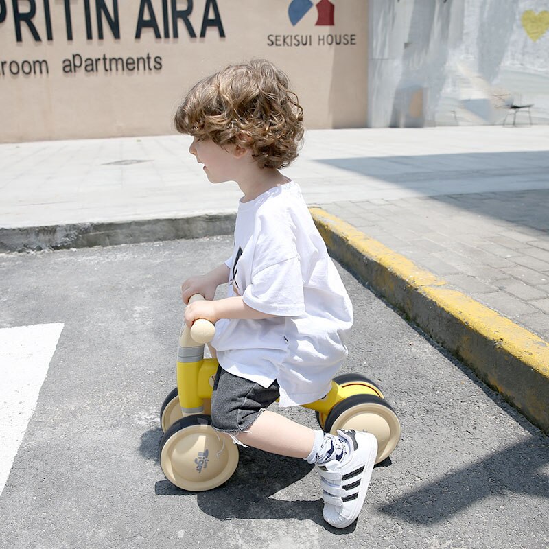 Trotteur Scooter Trottinette enfant Bébé Balance Voiture Yo Voiture Anti-Renversement Landau Enfant