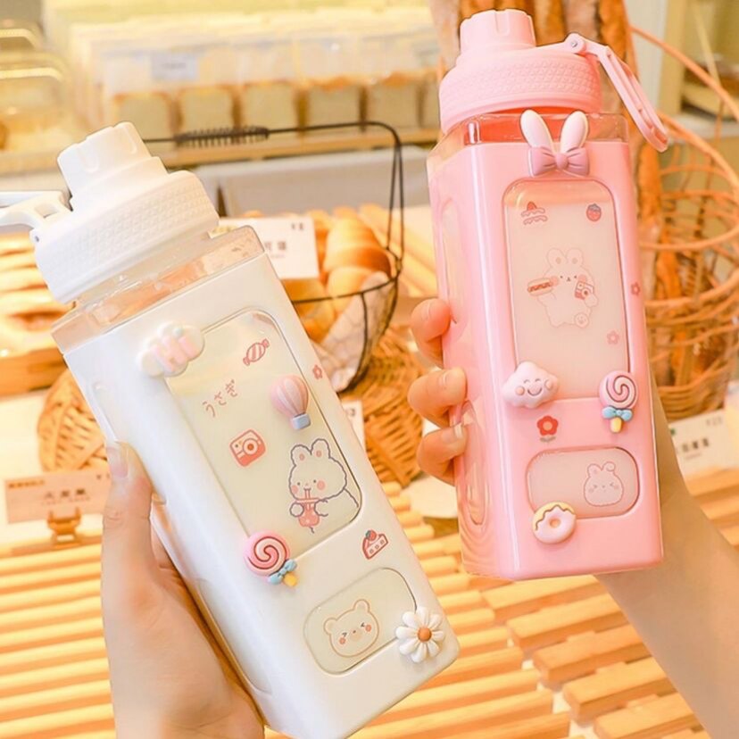 Kawaii Bär Pastell Wasser Flasche Mit 3D Aufkleber 700ml/900ml Kunststoff Reise Tee Saft Milch Tragbare Nette Shaker Trinken Flasche
