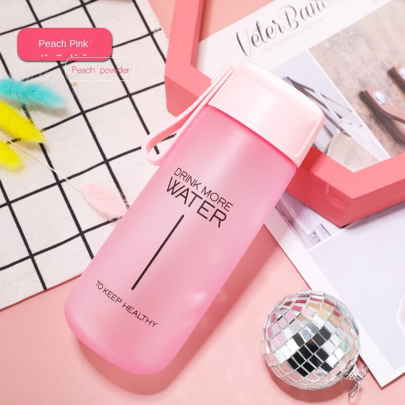 Matte plastic waterbeker modieuze sportwaterfles anti-val grote capaciteit kinder casual beker: Perzikpoeder