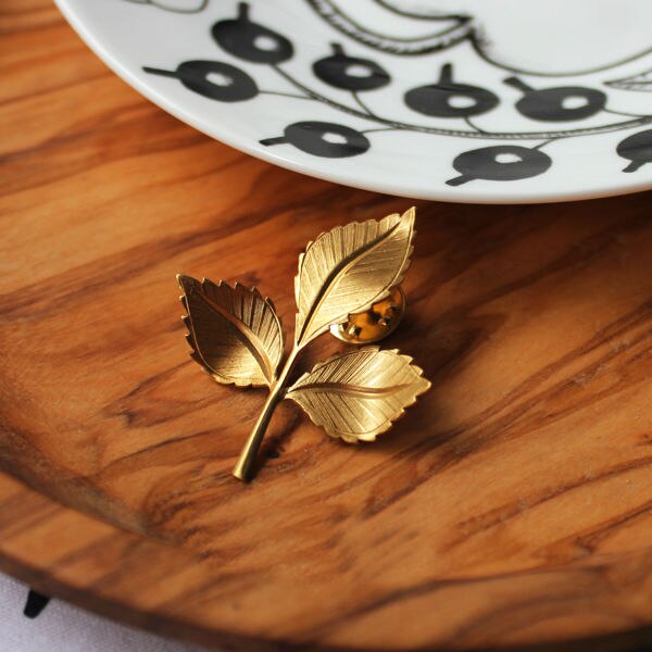 Vintage ▾ foglia Spilla in Ottone Unico Storico spillo Distintivo fatto a mano Gotico Stile Vittoriano