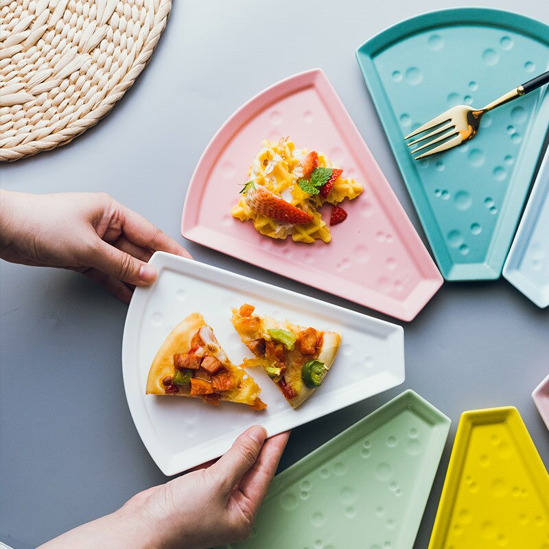 Nordisk keramik pizza tallrik porslin servis restaurang dessert tårta ost bakplåt oregelbunden frukt mellanmål fat