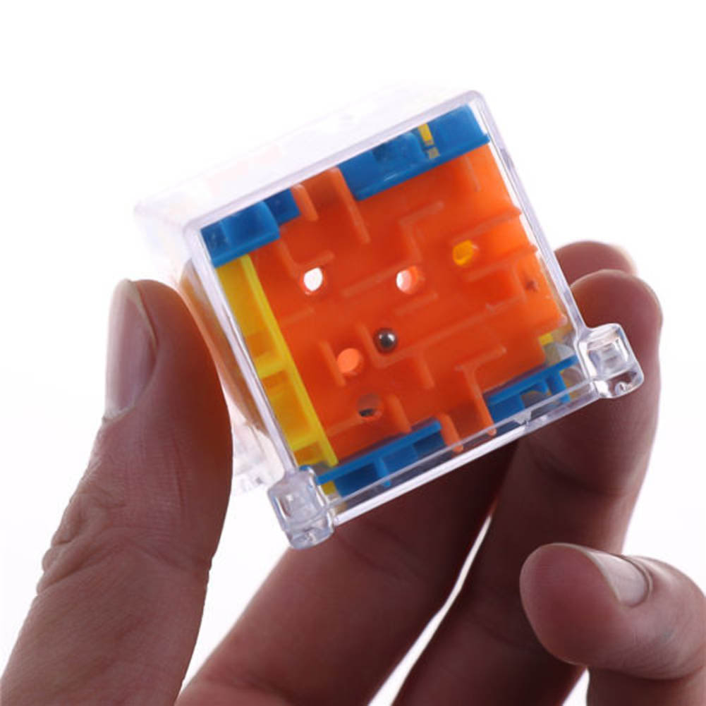 1 pz Creativo Nuovo 3D stereo mini Labirinto di Rotolamento Della Sfera Rotante piazza Gioco di puzzle per Bambini di Età Giocattoli Educativi di Apprendimento