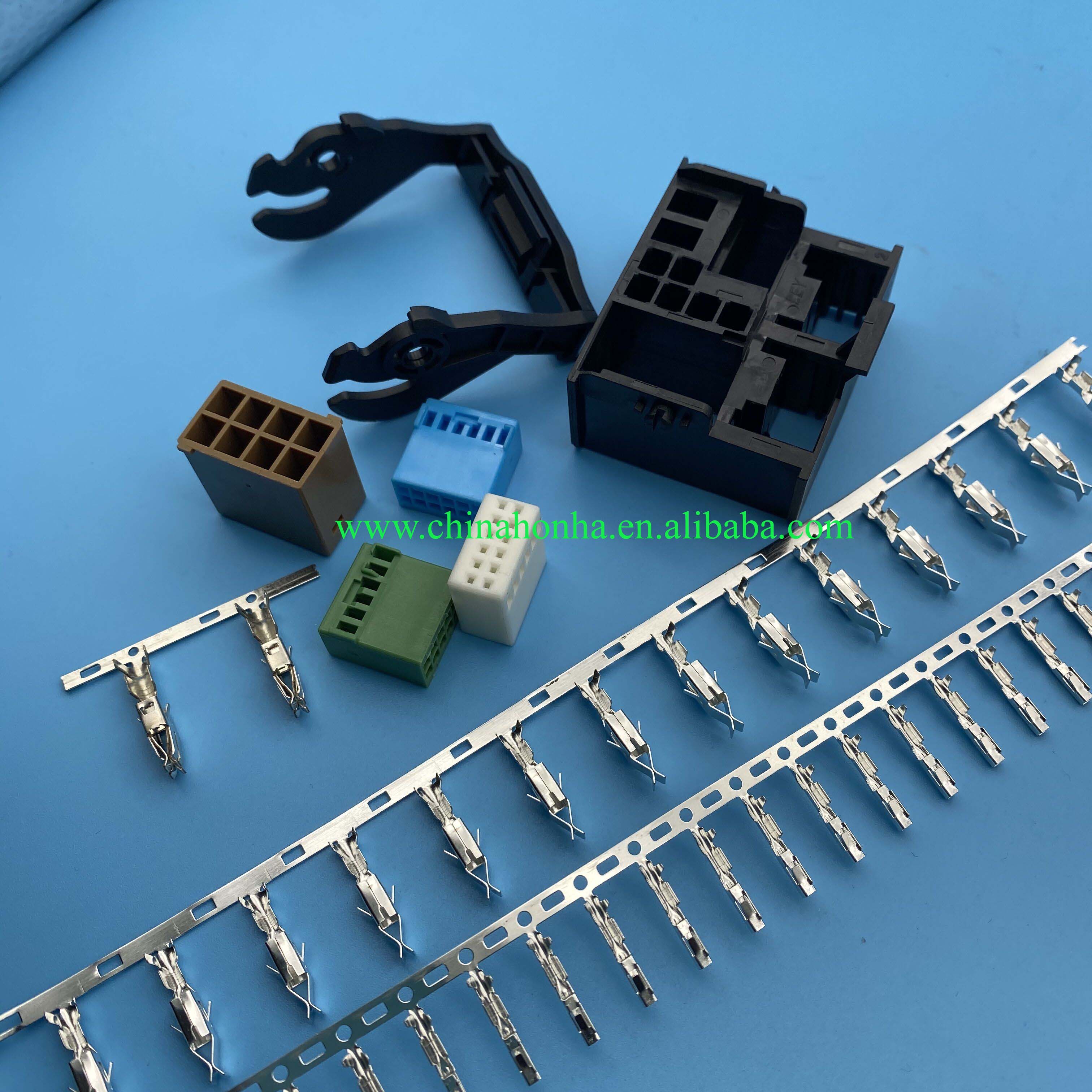 Car Multimedia Host Navigation Bluetooth Radio Plug Connector 52 pin with 8X0 035 444/3B7 035 447 with terminal: black