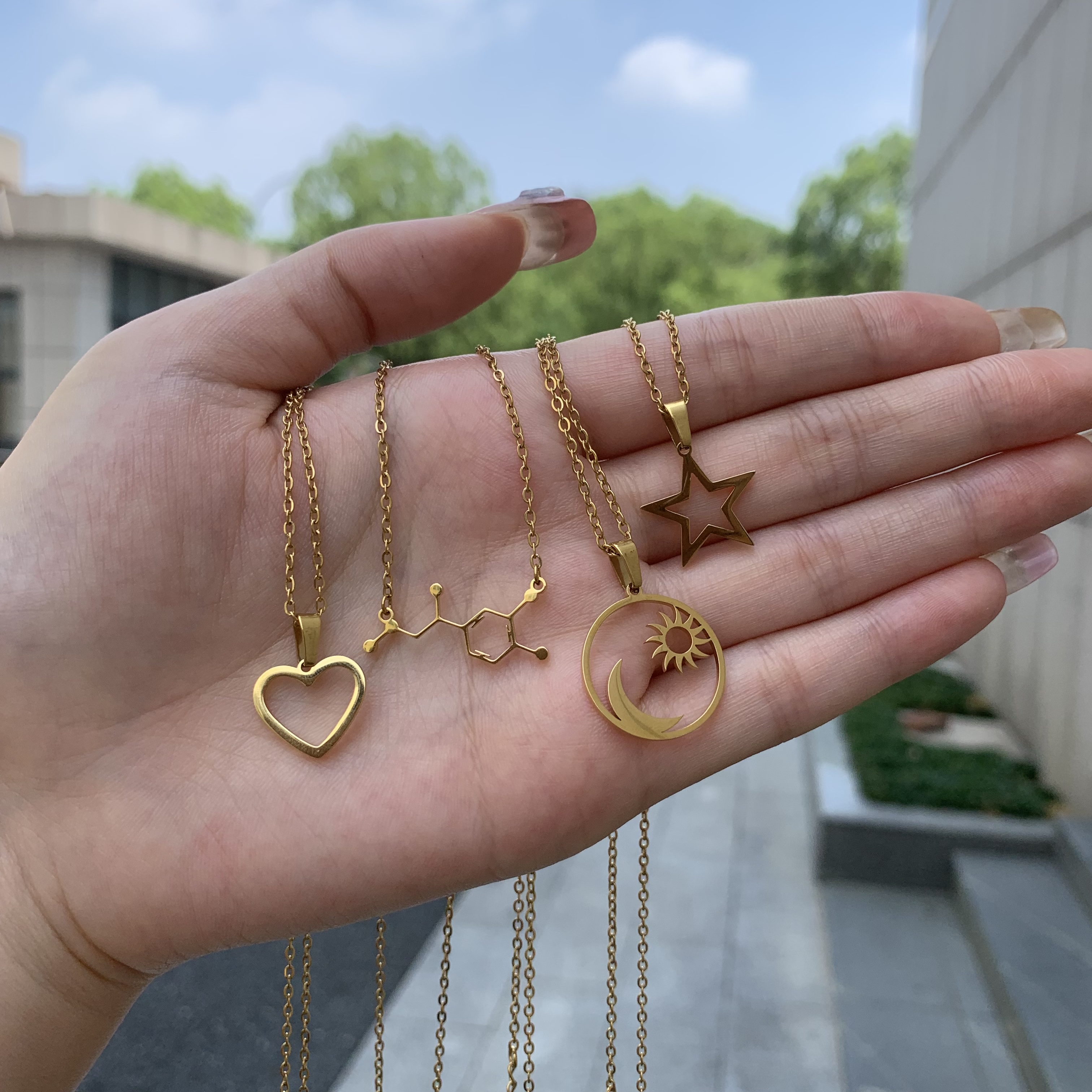 Collana con ciondolo a forma di cuore in acciaio inossidabile per donna Catena per labbra colore oro Accessorio per amore Collane Grossista di gioielli di moda