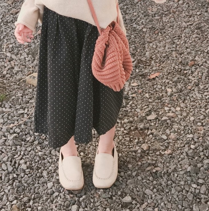 Flickbyxor prickiga lösa vida ben byxor höst barnkläder 2-7 år barn leggings: Svart / 2t