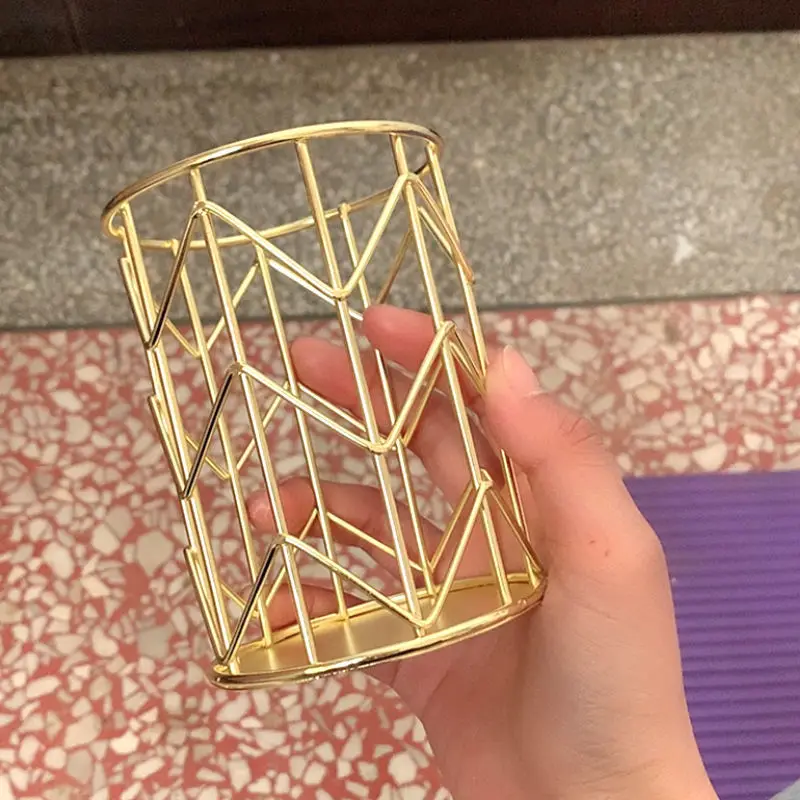 Kosmetik machen-hoch Pinsel Aufbewahrung sbox zylindrische fallen Lagerung Lippenstift Pinsel Stift Halfter Veranstalter Schmiedeeisen Stift Lagerung: Schwarz