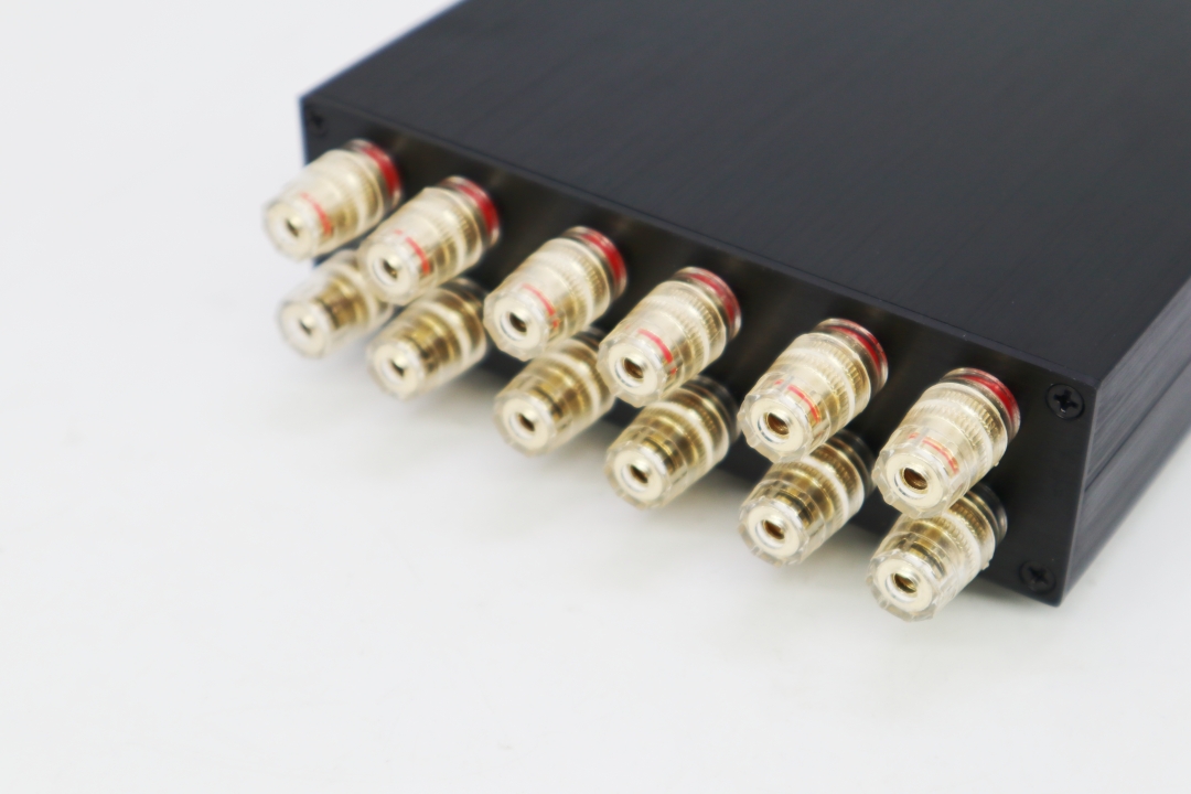 (2-IN-1-OUT) 2 Kies 1 thuisversterker / luidspreker Switcher Box Stereo Audio A/B Selector Splitter