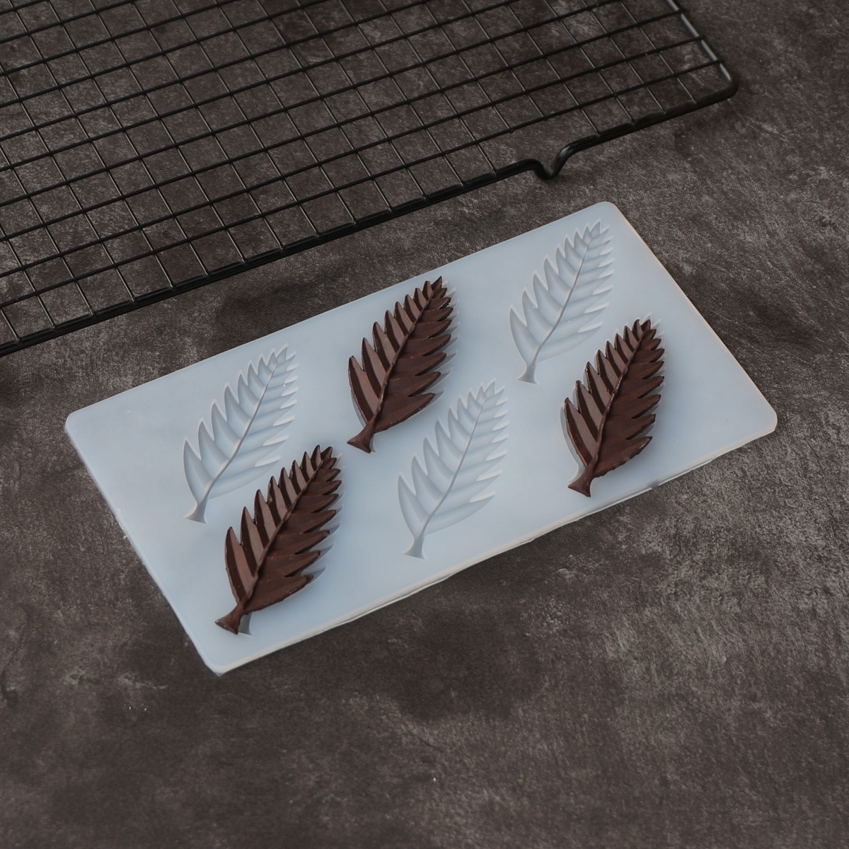 Speciale Zaagtand Geveerd Bladvorm Chocolade Stencil Mold Cake Decorating Bladeren Siliconen Mal Transfer Sheet Bakken Chablon