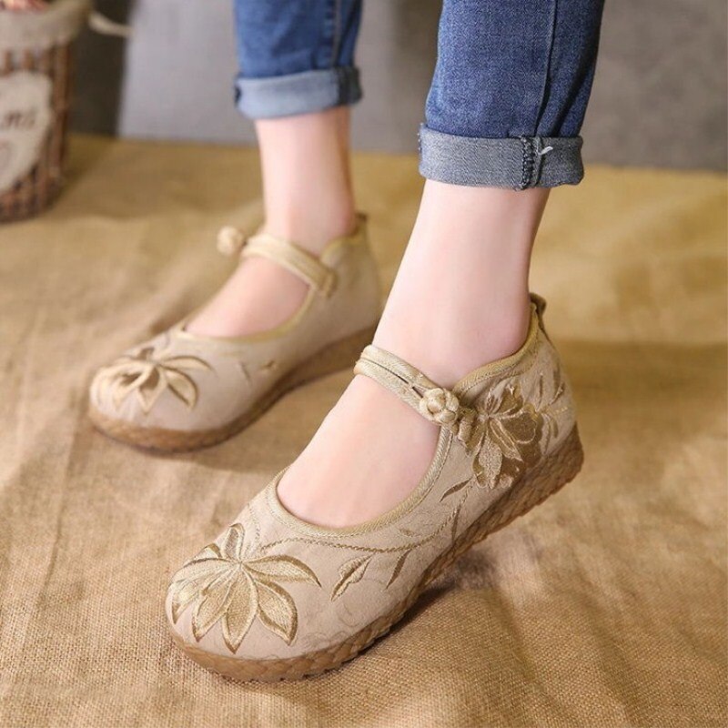 The Flat cloth Women shoes comfortable soft bottom retro elderly embroidered leisure Women's shoes national style