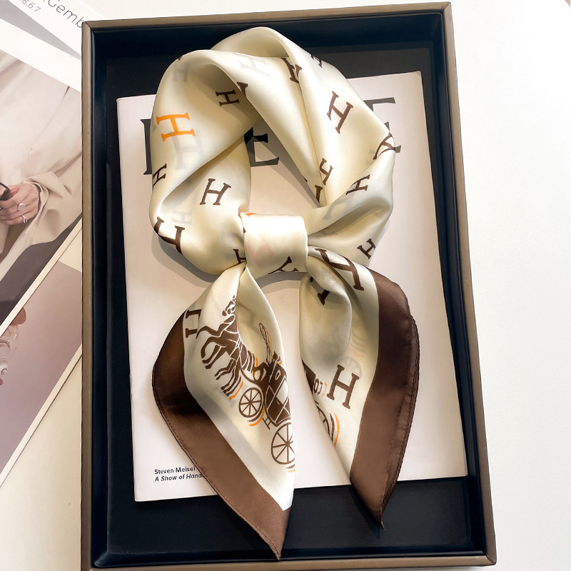 Novo luxo cavalo padrão lenço quadrado de seda das mulheres cetim macio hairband lenço escritório hijab bandana foulard saco fitas presente: Laranja