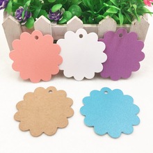 50 stks 6x6 cm Meerdere kleuren Leuke Bloem Ronde Kraftpapier Hang Tags Wedding Party Favor Label kaarten