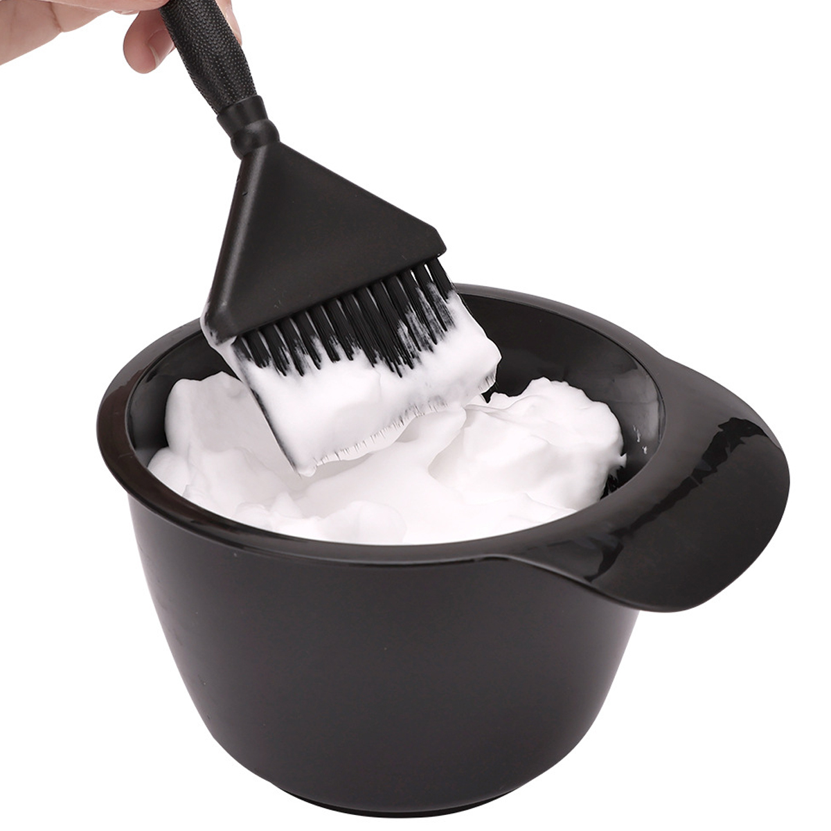 2 -delige kappersverfset, professionele haarverfset met kwast, mengkom en andere kappersbenodigdheden.
