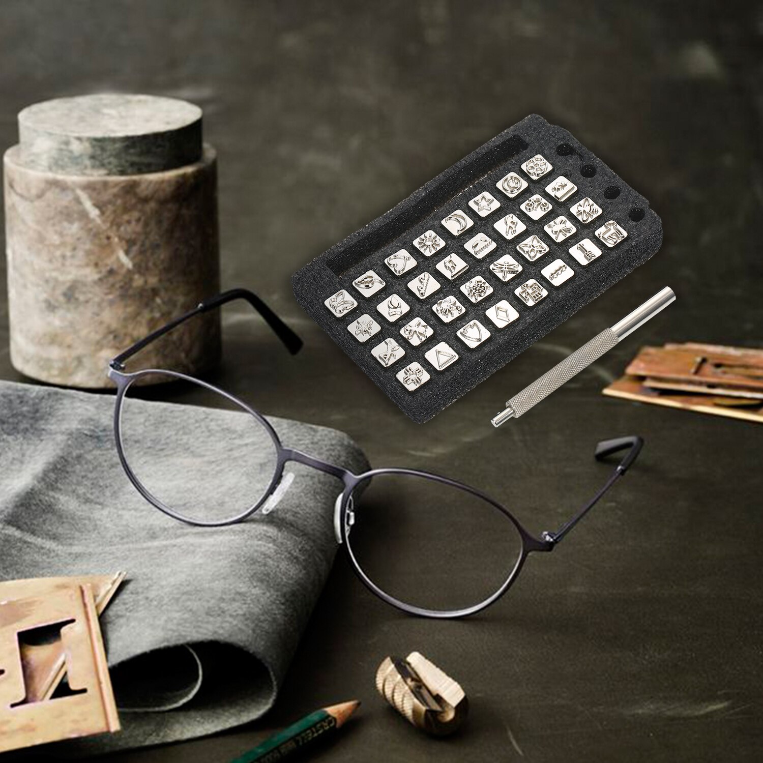 32Pcs Leather Stamp Set Indian Lore Leathercraft Stamping Tools Set 1cm Wide Leather Stamping Kit with Handle for Leatherwork