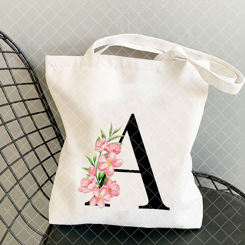 Luxe op maat gemaakte draagtas, strandtas, damestas met monogram en bloemenprint, luxe canvas tas, shopper, chique tas, handtas, hobo shopper.: Beige