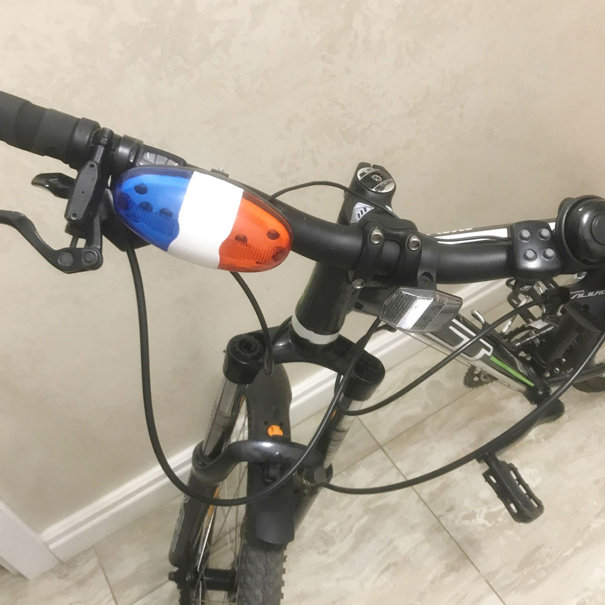 Vélo Police sirène vélo lumière LED klaxon électrique vélo Police son lumière 4 sons klaxon sirène vélo lumière LED cloche électrique