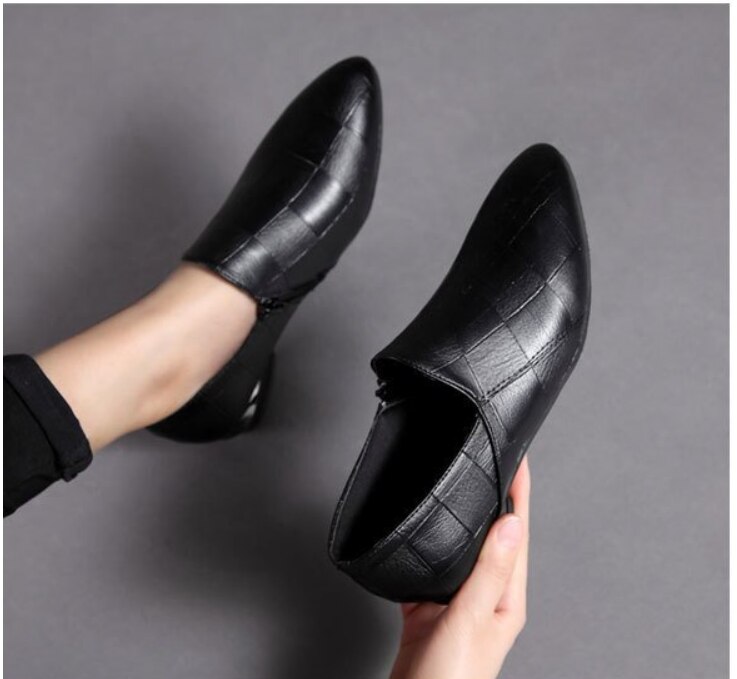Våren kvinna spetsiga tå skor ledig slip on flats klassiska kvinnliga rutigt pu läder loafers dam skor: Svart / 7.5