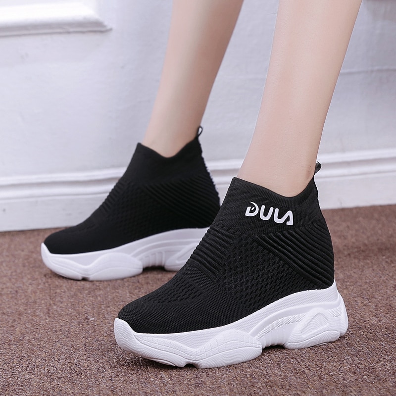Åndbare strikkede chunky sneakers kvinder fjeder solid kilestrømpe sko kvinde tyk bund høj top sko kvinde