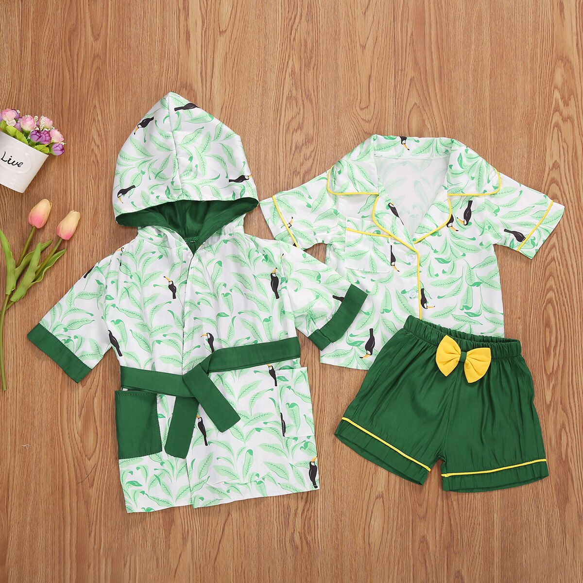 6M-5Y Kinder Kleinkind Baby Jungen Nette Pyjama Set Tropical Blätter Drucken Kurzarm T shirt + Bowknot + Shorts + roben Nachtwäsche Set