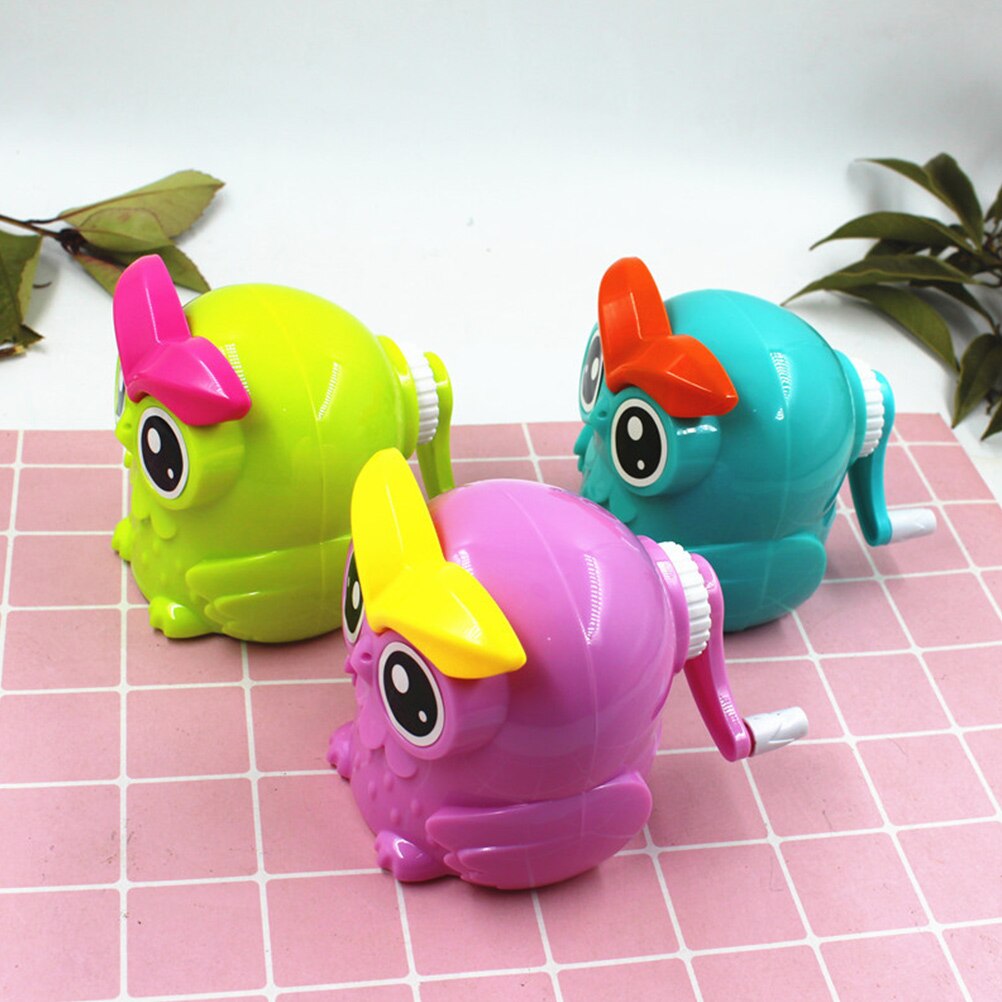 Cartoon Hand-Crank Puntenslijper Creatieve Uil Vormige Puntenslijper (Willekeurige Kleur)