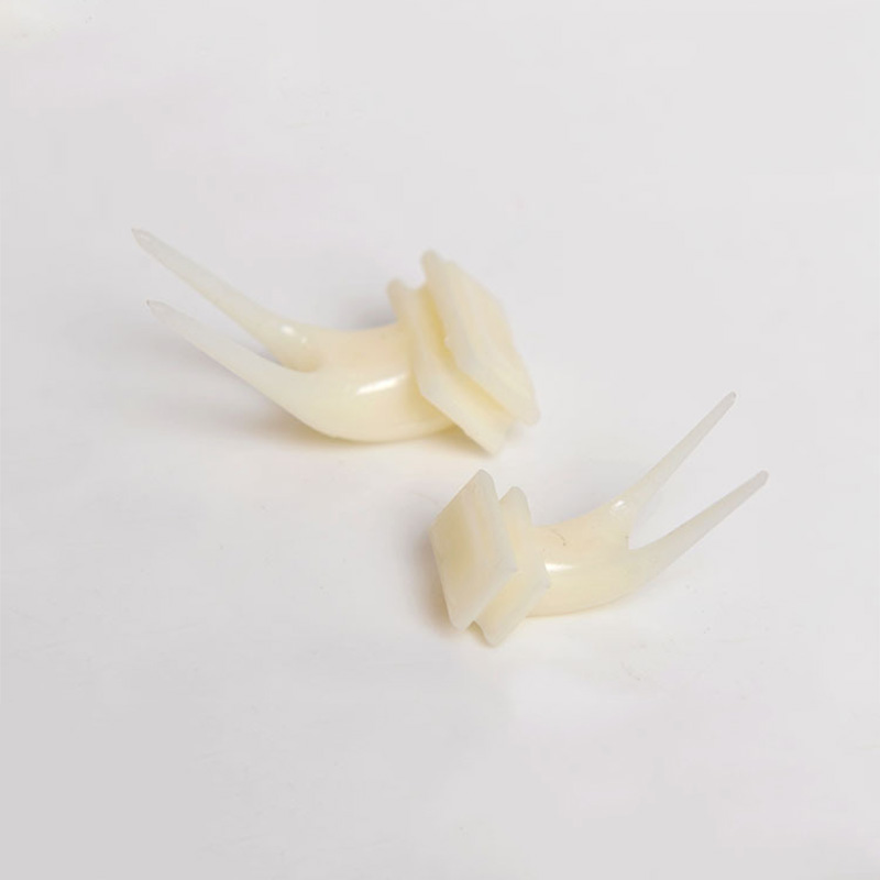 Tenedor de comida para pájaros, loros, fruta, suministros para mascotas en jaula, tenedor de fruta blanco de plástico, soporte de estilo, accesorios para mascotas