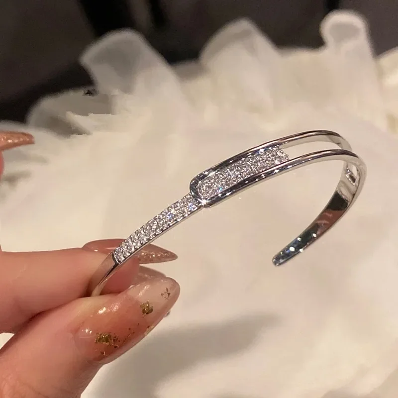 Silberne Farbe Mikro zirkon offener Armreif für Frauen koreanisches einfaches hohl vielseitiges Armbinde Hochzeits schmuck Party