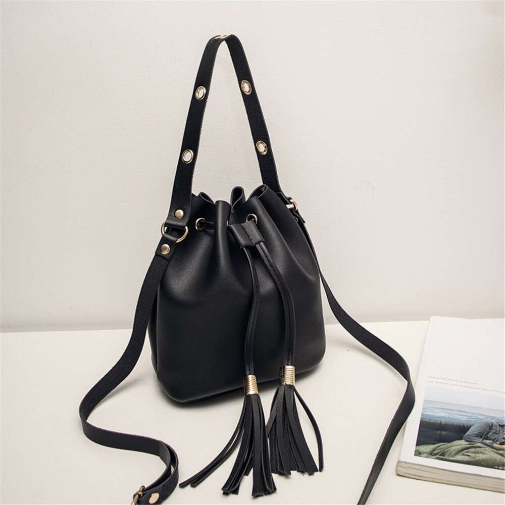 Kleine pu leren bucket bags voor vrouwen, stevige crossbody tassen met kwastjes, reistassen en handtassen voor dames, schoudertassen voor dames: Zwart