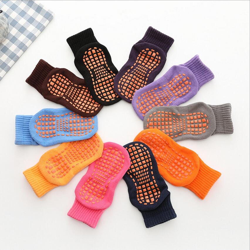 Anti-slip Sok Jongens meisjes Zachte Kamer Vloer binnen buiten Party Game Korte Trampoline slang Baby Antislip Sokken Kinderen sokken