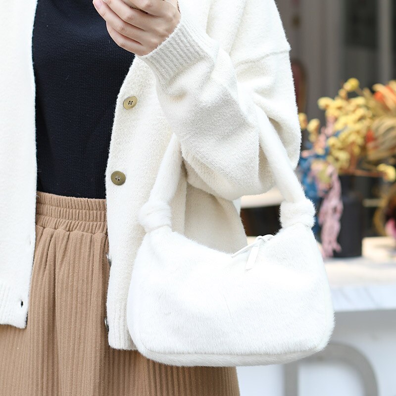 Retro bolsa de ombro para as mulheres na moda inverno bolsa de pele do falso feminino pequeno pelúcia garras sacos casuais qualidade feminina mão bolsa: White shoulder bag