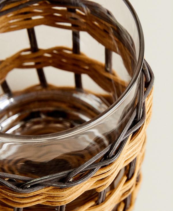 Marco de mimbre de ratán, taza de cristal de único, decoración del hogar, vasos de agua fría